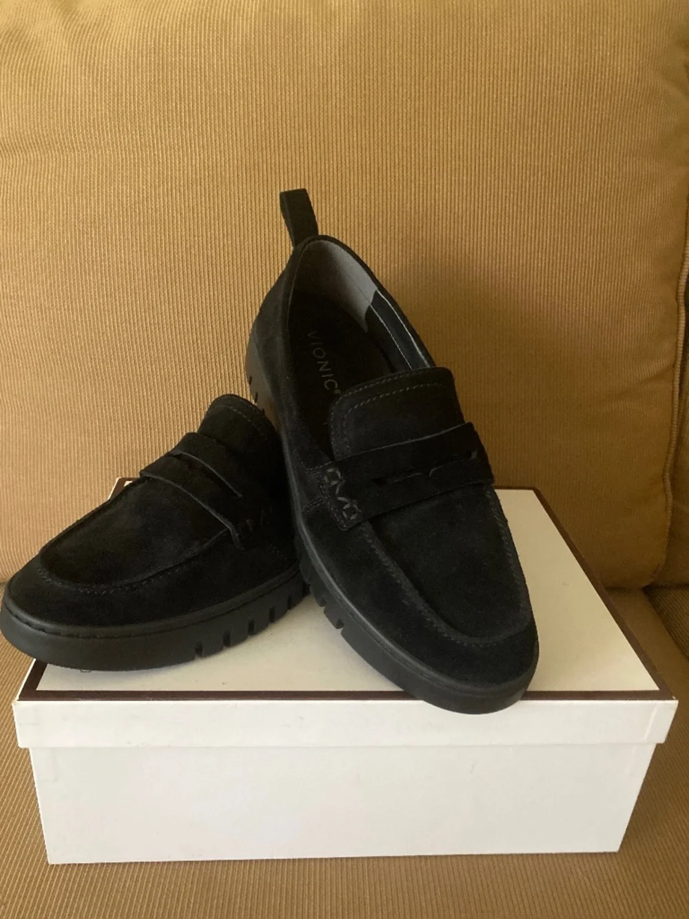 Vionic Suede Loafer. Like New 8 - Picture 1 of 6